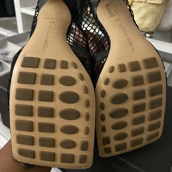 Bottega Veneta Black Stretch pumps! - Picture 3 of 4